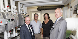 Anlässlich des Tags des Handwerks besuchten Wirtschaftsministerin Ilse Aigner, BHT-Präsident Franz Xaver Peteranderl (rechts) und BHT-Hauptgeschäftsführer Dr. Lothar Semper (links) den SHK-Betrieb von Stefan Pertler (2.v.l.) Anlässlich des Tags des Handwerks besuchten Wirtschaftsministerin Ilse Aigner, BHT-Präsident Franz Xaver Peteranderl (rechts) und BHT-Hauptgeschäftsführer Dr. Lothar Semper (links) den SHK-Betrieb von Stefan Pertler (2.v.l.)
