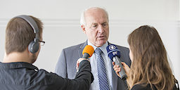 Präsident Franz Xaver Peteranderl stand der Presse Rede und Antwort. Präsident Franz Xaver Peteranderl stand der Presse Rede und Antwort.