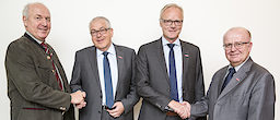Dr. Frank Hüpers (2.v.r.) und Dieter Vierlbeck (2.v.l.) mit BHT-Präsident Franz Xaver Peteranderl (links) und Dr. Lothar Semper. Dr. Frank Hüpers (2.v.r.) und Dieter Vierlbeck (2.v.l.) mit BHT-Präsident Franz Xaver Peteranderl (links) und Dr. Lothar Semper.