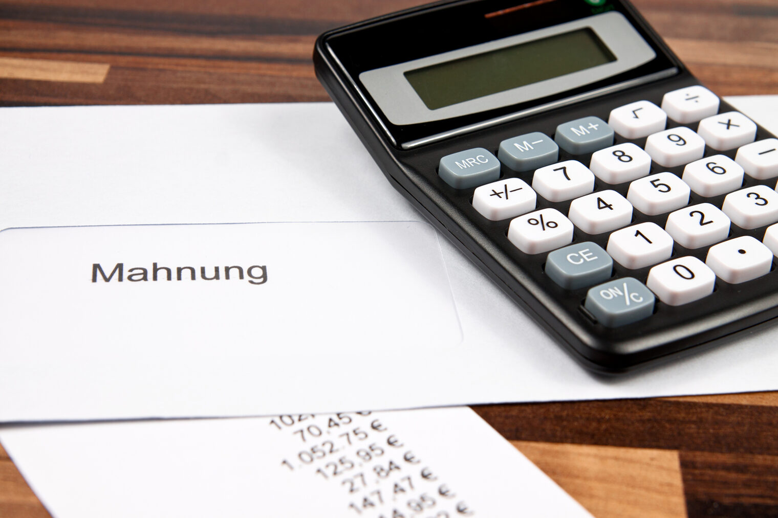 Mahnung, Brief, Taschenrechner, Rechner, Briefkuvert, Zahlungsverzug, Verschuldet, Zahlung, Rechnung, Einkauf, Forderung, Geld, Geschäft, Tilgung, Haushalt, Insolvenz, Kosten, Schulden mahnung, brief, briefkuvert, business, detailaufnahme, verschuldet, zahlung, einkauf, einkaufen, fordern, forderung, zahlungsaufforderung, geld, geschäft, gläubiger, schuldenfalle, kozept, tilgung haushalt, inkasso, inkassounternehmen, insolvenz, kalkulation, kalkulieren, konkurs, kosten, kredit, post, privatinsolvenz, rechnung, schulden, verbindlichkeit, verbraucher, versand, zahlungsverzug, betreff, sozialamt, armut, finanzen, finanzamt, buchhalter, buchhaltung, geldnot, not, notfall, pfandleihe, pfandhaus, papiere, pleite