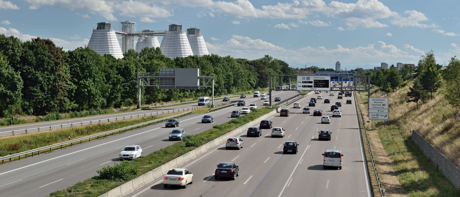 autobahn, verkehr, auto, pkw, umweltbelastung, stau, bundesautobahn, deutschland, straßenverkehr, abzweigung, lkw, reiseverkehr, münchen, straßenbau, klärwerk Straße ID 54813425