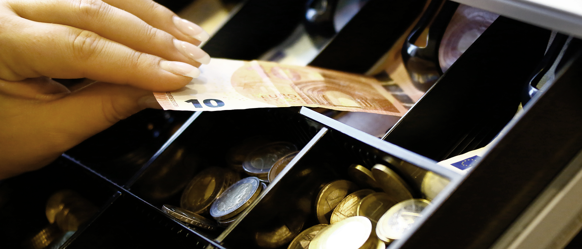 Geld, Bargeld, Bezahlen, Kasse, Währung, Euro, Scheine, Geldscheine, Kleingeld, Münzen, Hände, Rechnung 19393