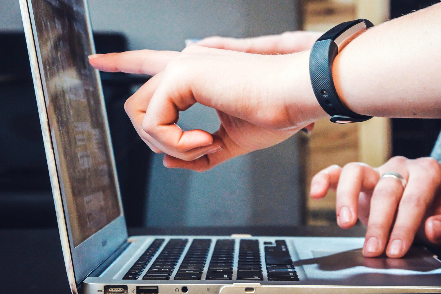 Geschäft, Arbeiten, Arbeit, Treffen, Website-Hintergründe, Digital, Arm, Tech, Blog, Entwurf, Platz, Zeigen Auf Den Bildschirm, Tagungsräume, Präsentation, Technologie, Online, Lernen