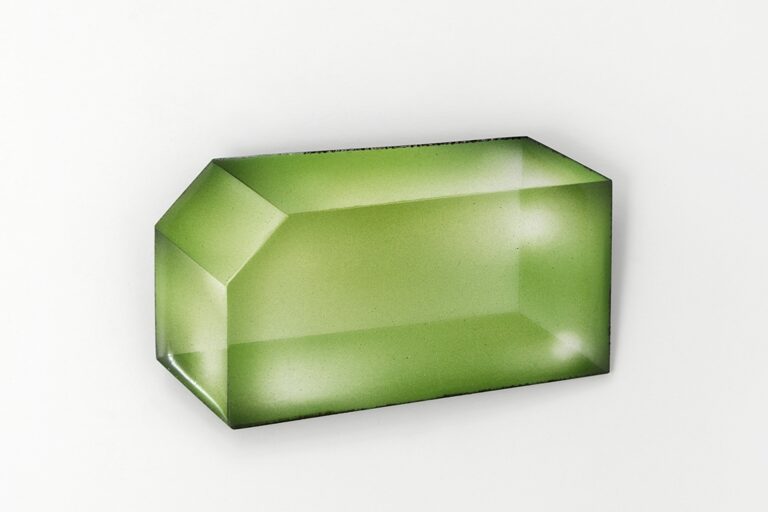 Eckige, grün-transparente Brosche