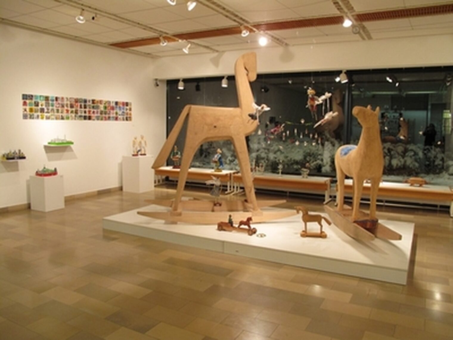 Künstlerisches Spielzeug - Spielerische Kunst Künstlerisches Spielzeug - Spielerische Kunst