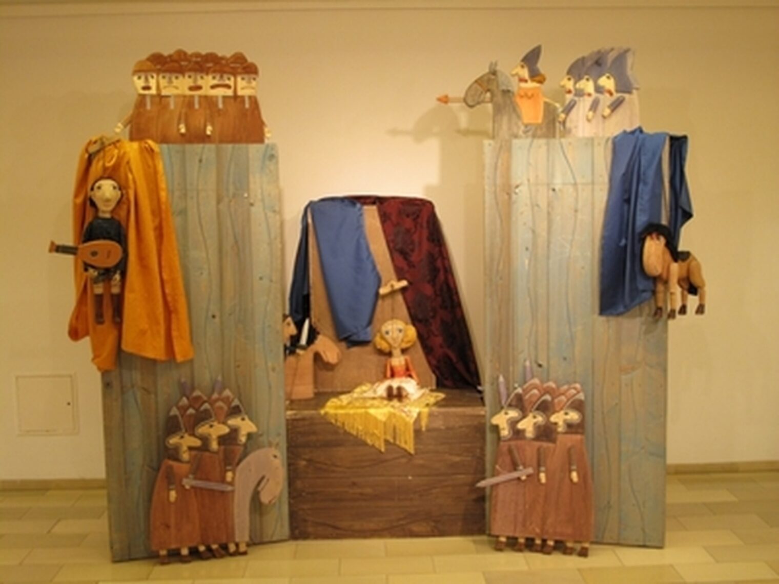 Künstlerisches Spielzeug - Spielerische Kunst Künstlerisches Spielzeug - Spielerische Kunst