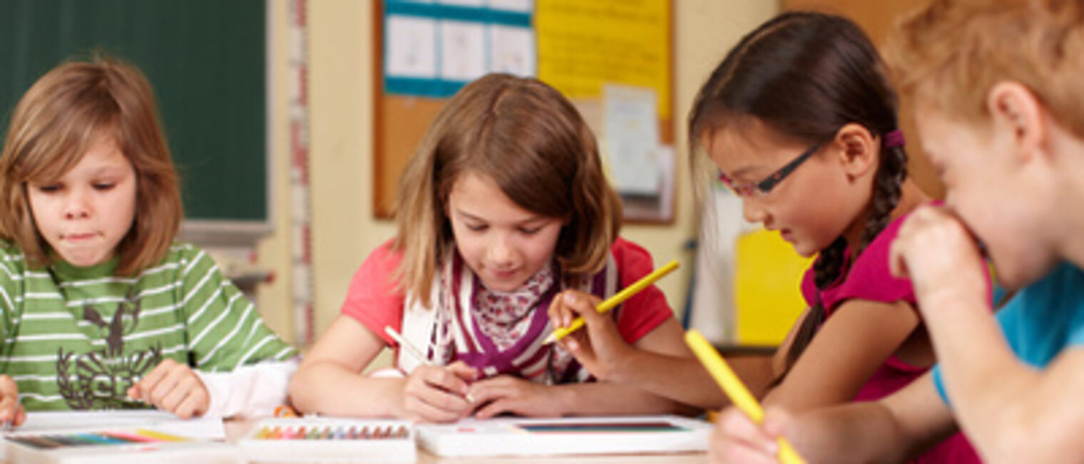 Schüler Grundschule Tafel Bildung Akademiker Schule Kinder