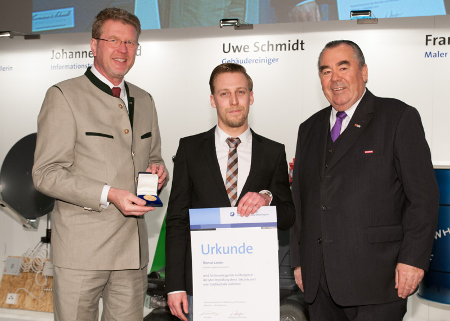 Die Jahresbestmeister auf der Meisterfeier 2012 der Handwerkskammer für München und Oberbayern.
