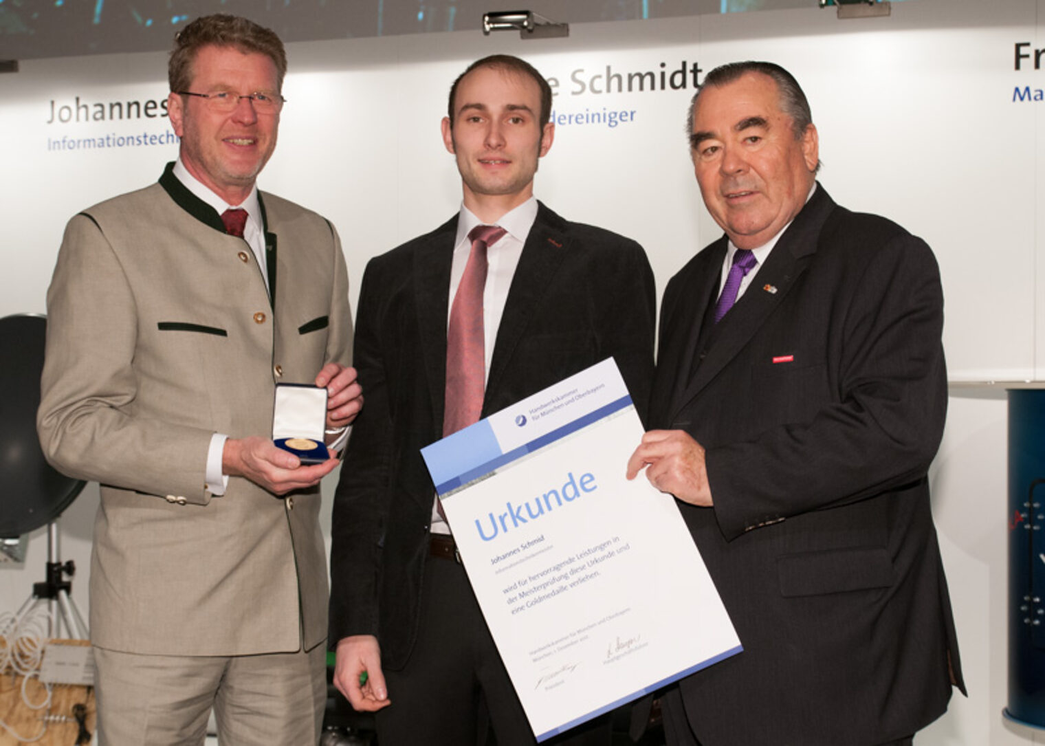 Die Jahresbestmeister auf der Meisterfeier 2012 der Handwerkskammer für München und Oberbayern.