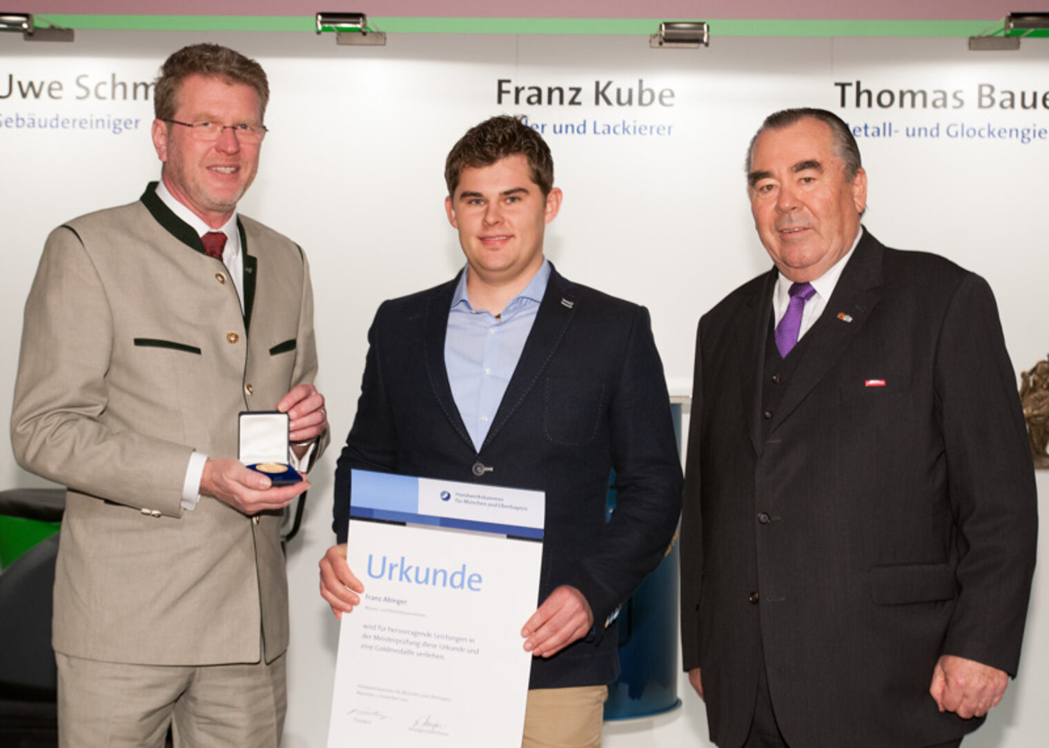 Die Jahresbestmeister auf der Meisterfeier 2012 der Handwerkskammer für München und Oberbayern.