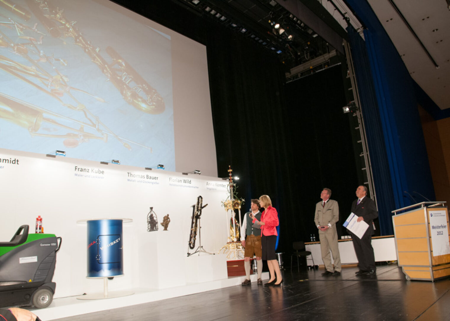 Die Jahresbestmeister auf der Meisterfeier 2012 der Handwerkskammer für München und Oberbayern.