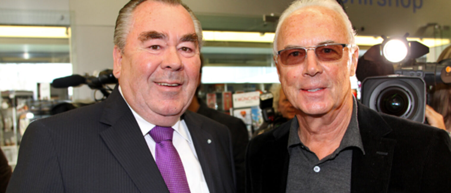 Handwerk und Sport Hand in Hand für Olympia 2022: Kammerpräsident Heinrich Traublinger, MdL a. D. (links) und Franz Beckenbauer, der die Olympiabewerbung Münchens unterstützt. Handwerk und Sport Hand in Hand für Olympia 2022: Kammerpräsident Heinrich Traublinger, MdL a. D. (links) und Franz Beckenbauer, der die Olympiabewerbung Münchens unterstützt.