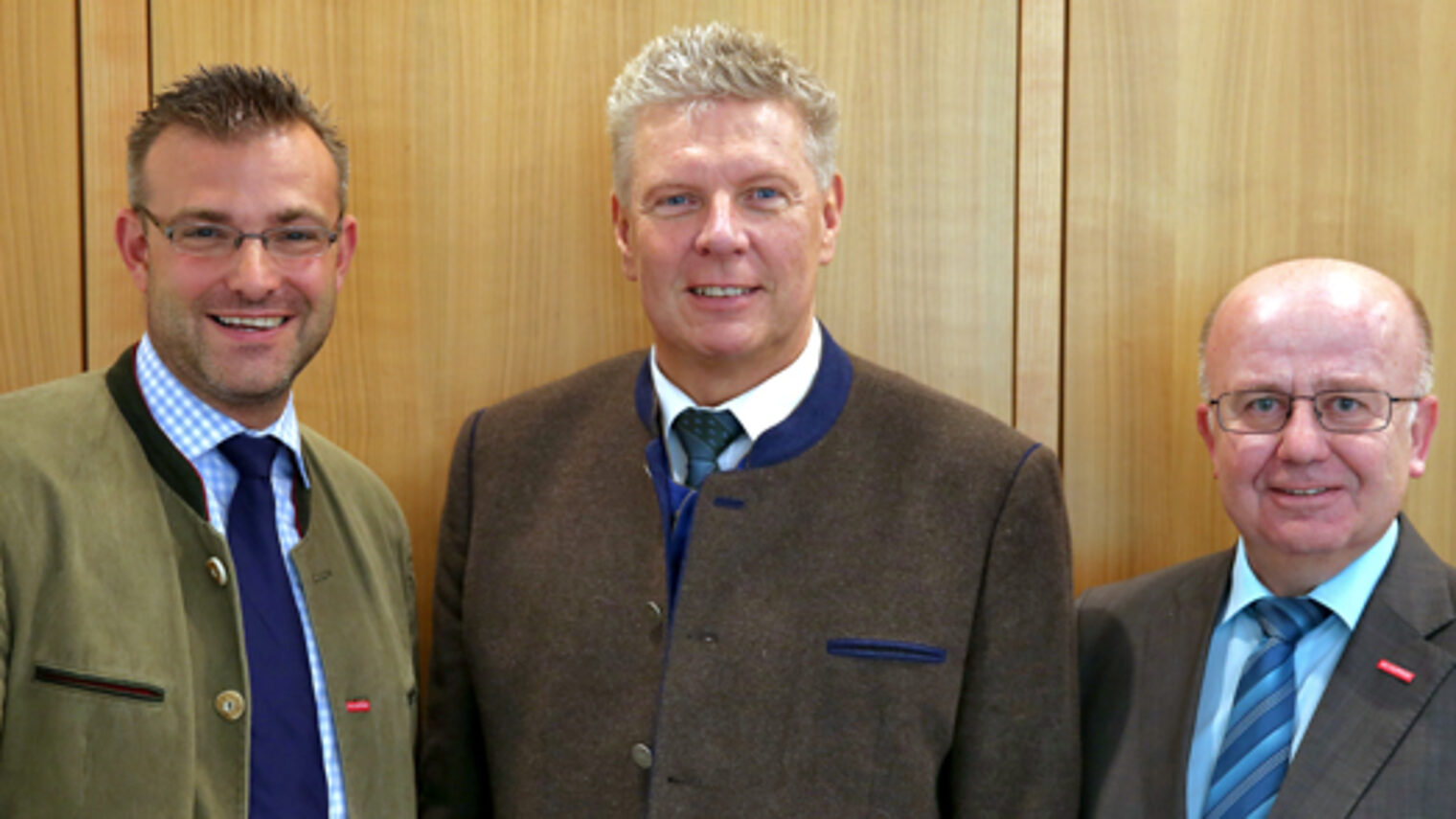 Kammerpräsident Georg Schlagbauer (links) und Hauptgeschäftsführer Dr. Lothar Semper (rechts) trafen Münchens Oberbürgermeister Dieter Reiter zum Gespräch.
